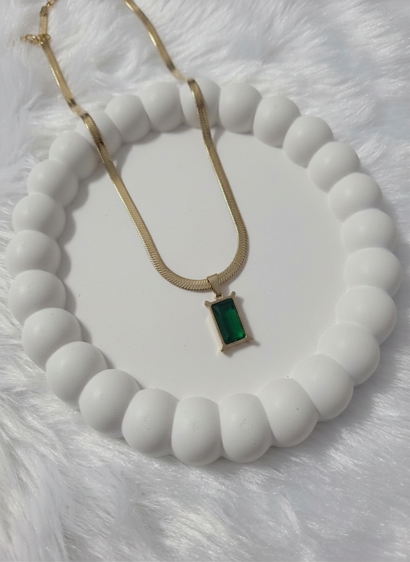 Green Stone Pendant Necklace